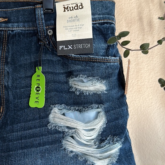 NWT Mudd size 10/12 denim distressed shorts - Picture 2 of 6